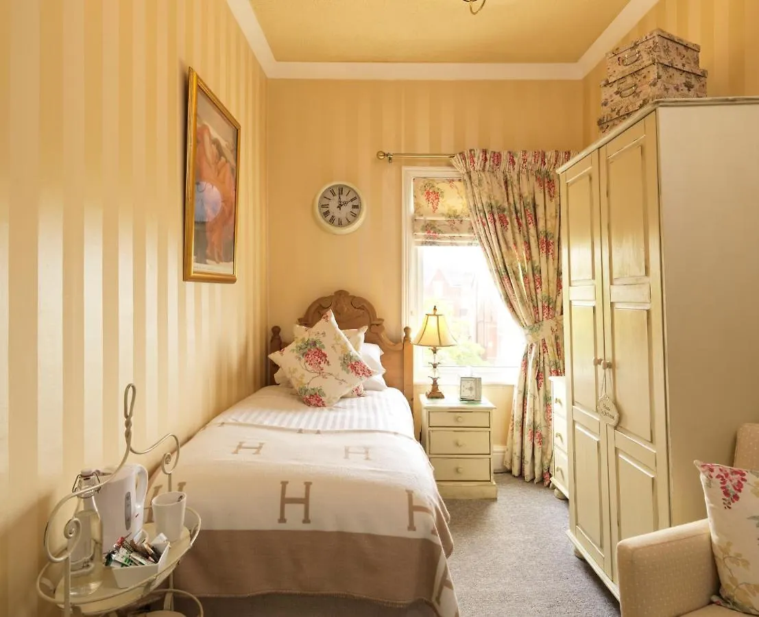 Howarth House Lytham St Annes 4*,